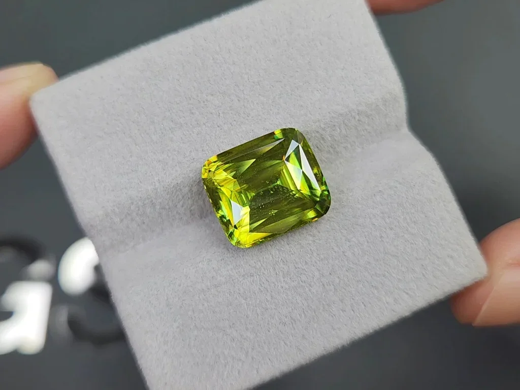 Yellow green sphene in cushion cut 9.60 carats Image №4