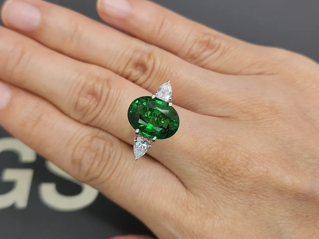 Grenat tsavorite taille ovale vert vif 7,04 ct Tanzanie  Image №5