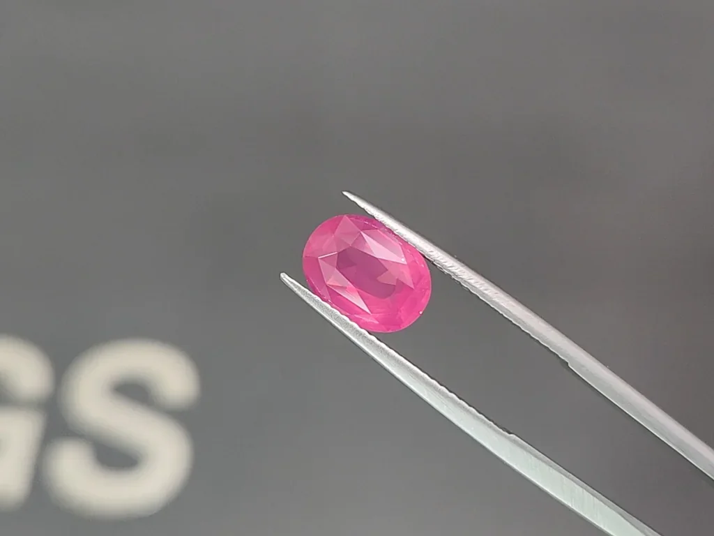Spinel Mahenge Vivid Pink rutile silk effect oval cut 3.20 carats, Tanzania Image №3