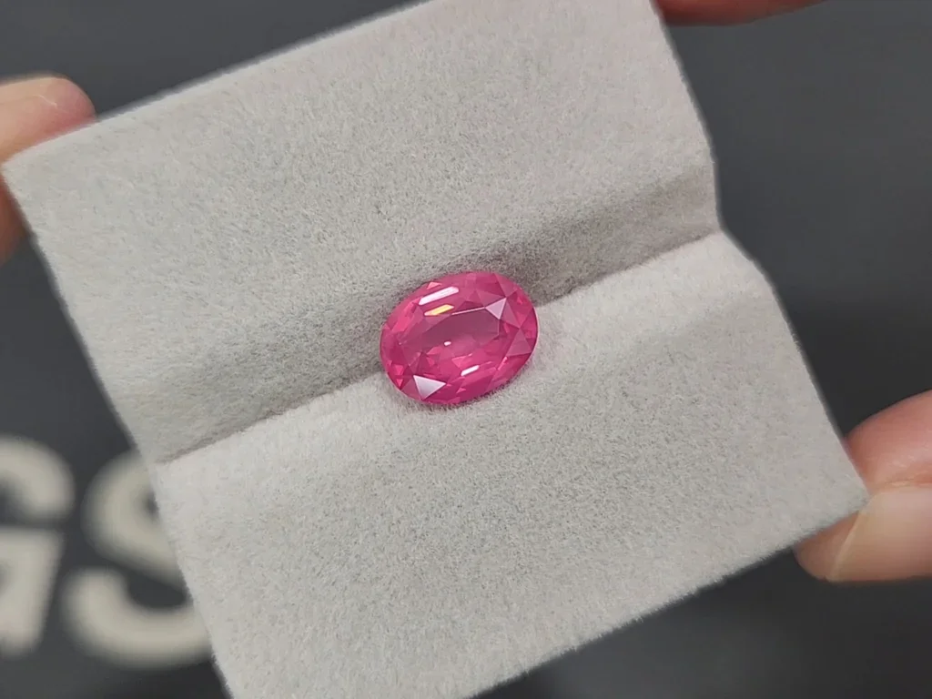 Spinel Mahenge Vivid Pink rutile silk effect oval cut 3.20 carats, Tanzania Image №4