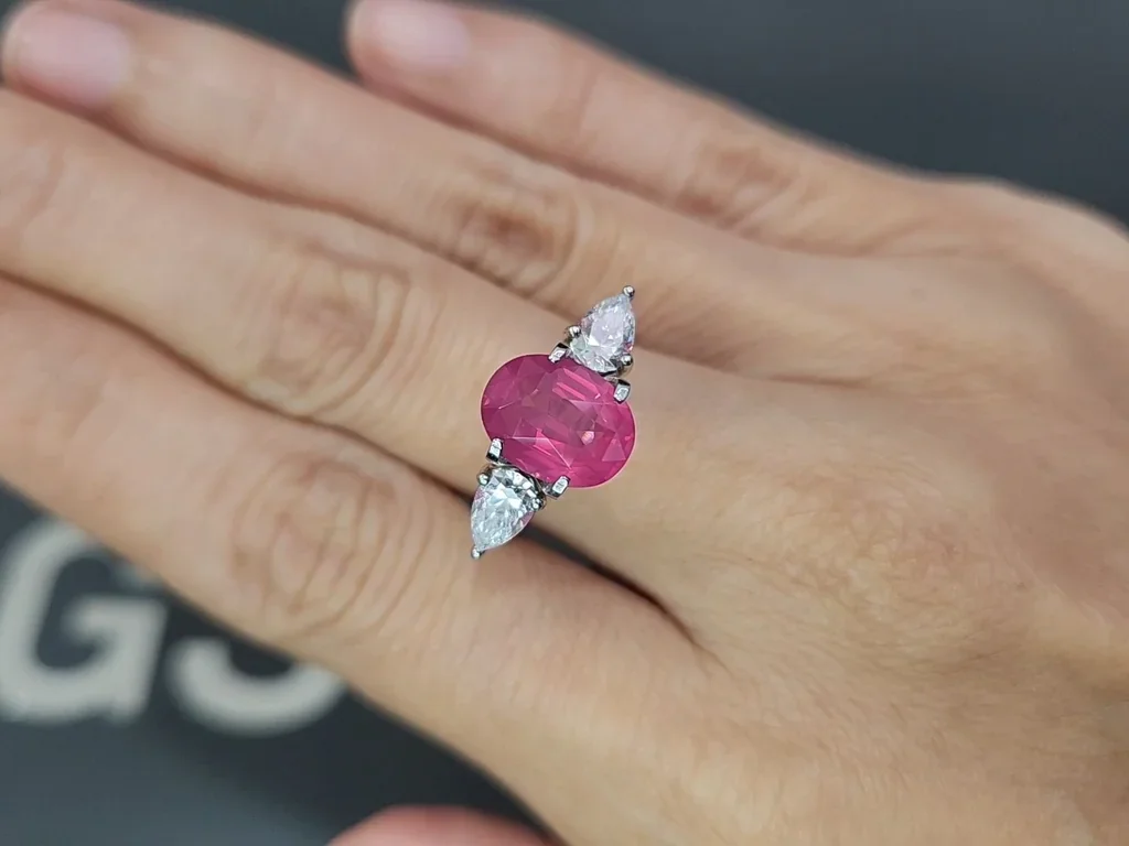 Spinel Mahenge Vivid Pink rutile silk effect oval cut 3.20 carats, Tanzania Image №5