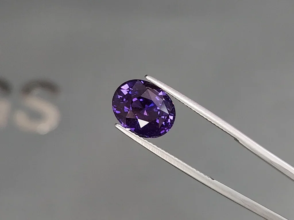 Zafiro púrpura de talla ovalada de 7,20 carats, Sri Lanka Image №3