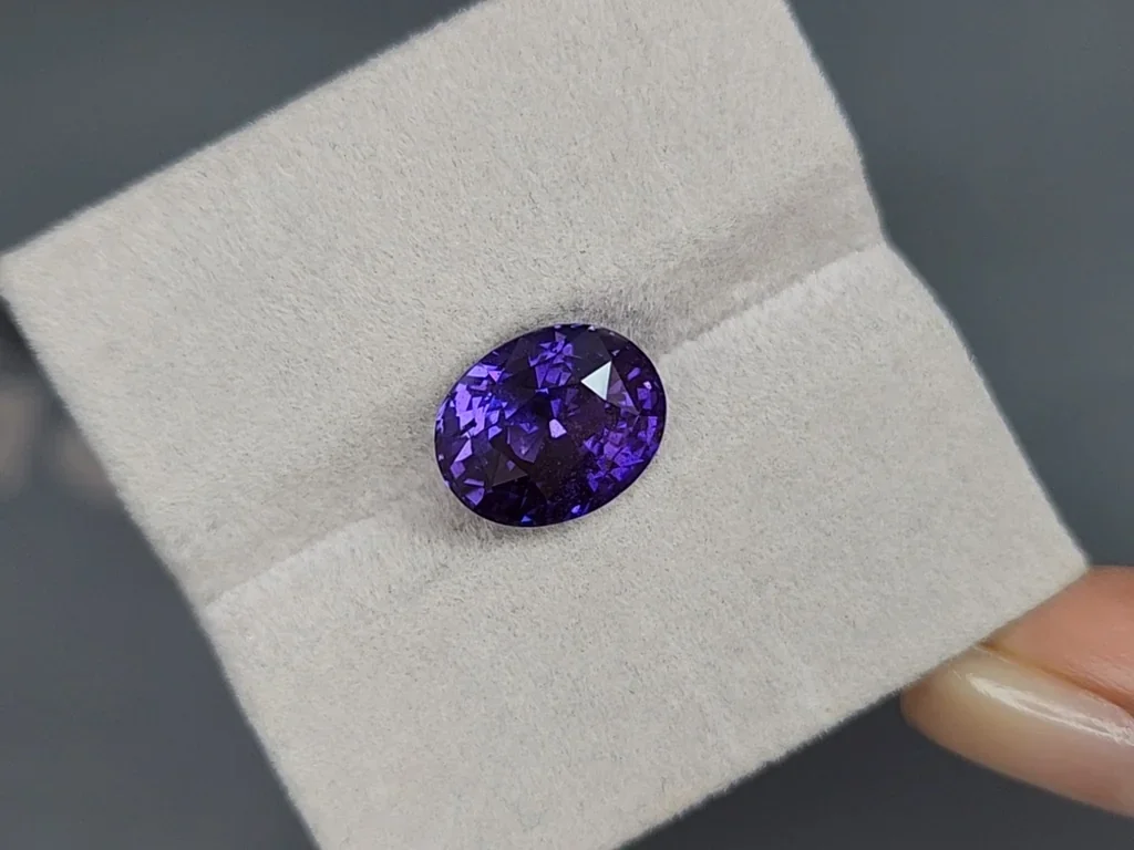 Zafiro púrpura de talla ovalada de 7,20 carats, Sri Lanka Image №4