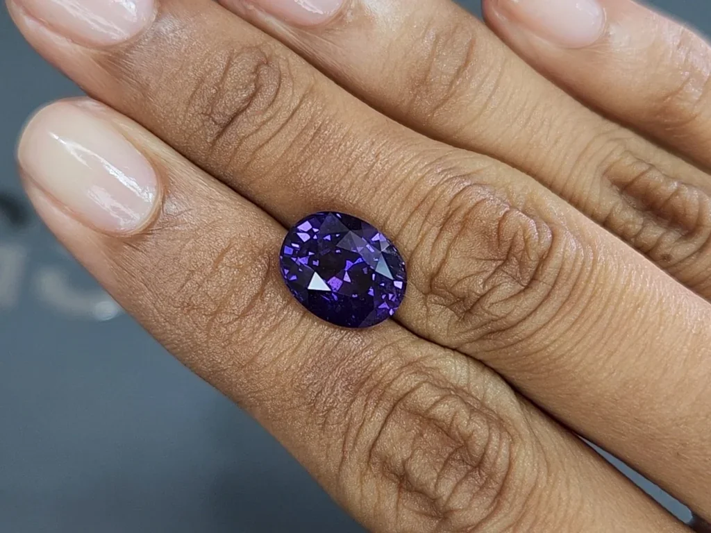 Zafiro púrpura de talla ovalada de 7,20 carats, Sri Lanka Image №2