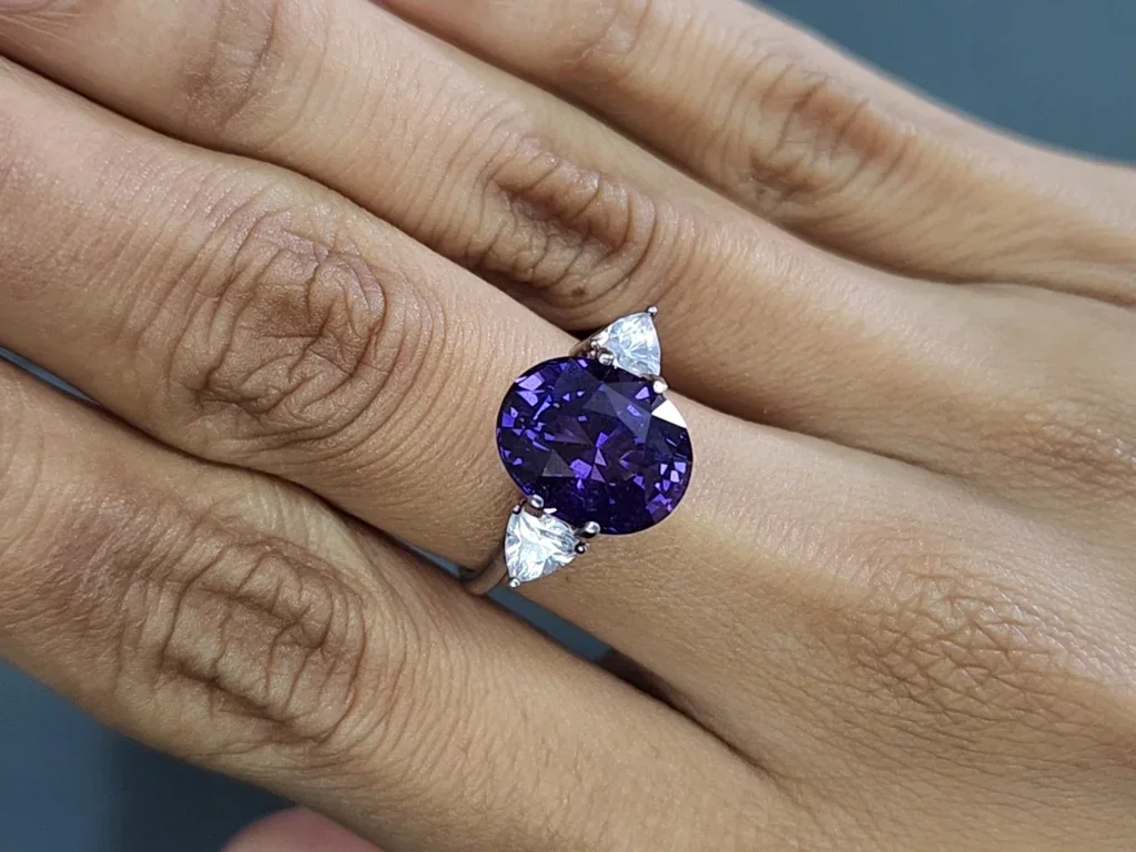 Zafiro púrpura de talla ovalada de 7,20 carats, Sri Lanka Image №5
