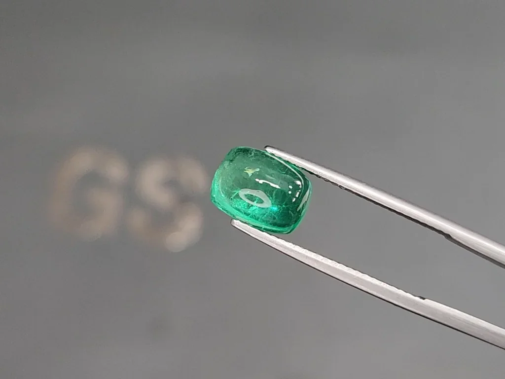 Emerald fancy cabochon cut 3.55 carats, Russia Image №3