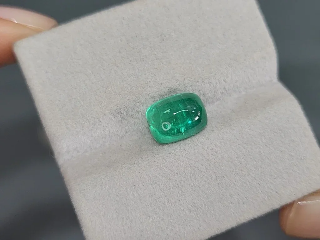 Emerald fancy cabochon cut 3.55 carats, Russia Image №4
