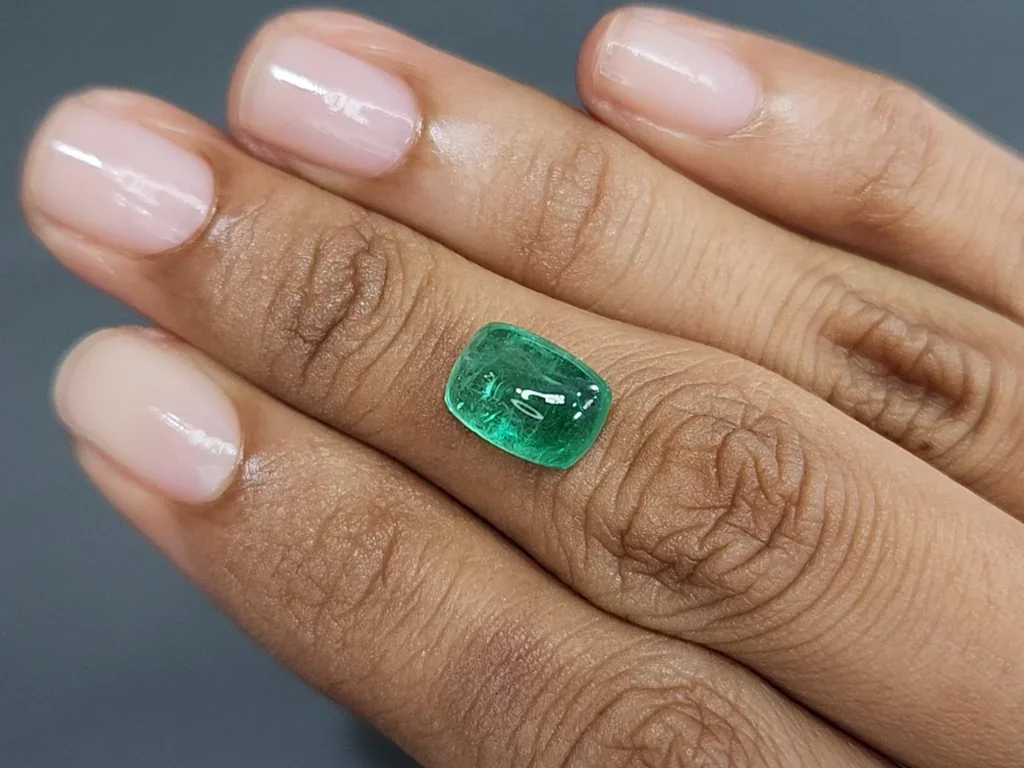 Emerald fancy cabochon cut 3.55 carats, Russia Image №2