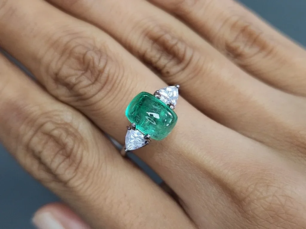 Emerald fancy cabochon cut 3.55 carats, Russia Image №5