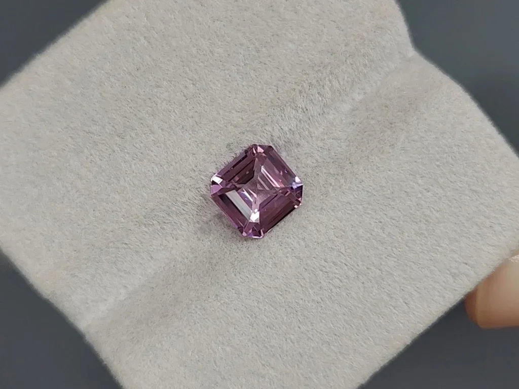 Espinela rosa de corte octogonal 1.66 carats, de Tanzania Image №4