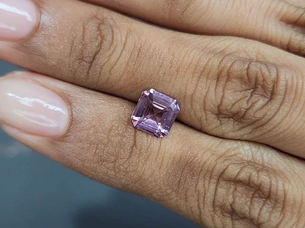 Espinela rosa de corte octogonal 1.66 carats, de Tanzania Image №2