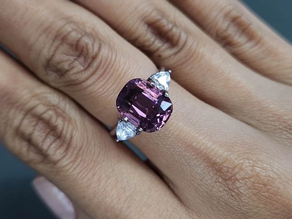 Spinelle violet taille coussin 6,63 carats, Birmanie Image №5