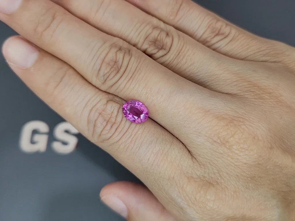 Ovaler, leuchtend pinkfarbener saphir 1,98 karat, Sri Lanka Image №2