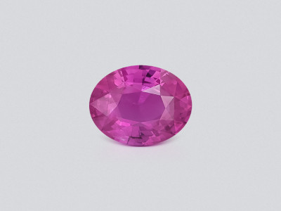 Ovaler, leuchtend pinkfarbener saphir 1,98 karat, Sri Lanka photo