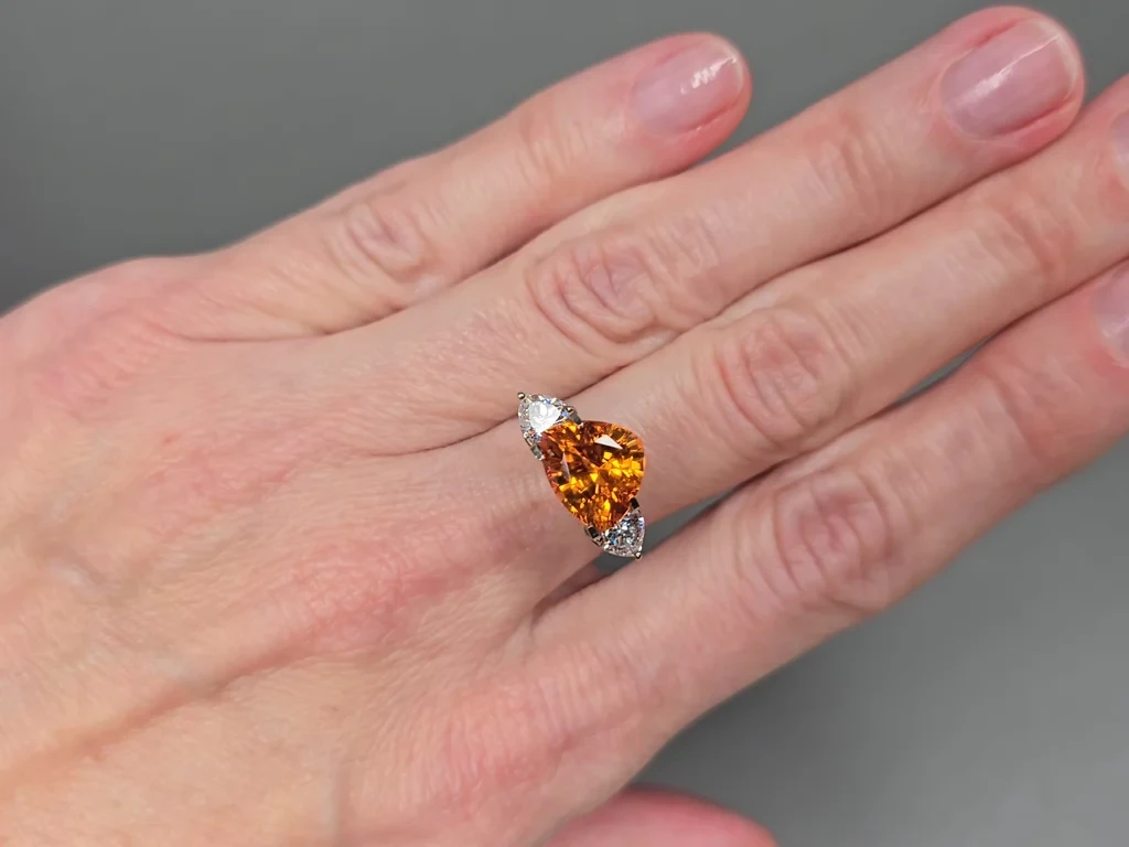 Leuchtend orangefarbener spessartin-granat in „Fanta“-Farbe, trillion-schliff 4,07 karat, Afrika Image №6