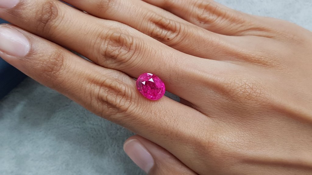 Neon pink Mahenge spinel in oval cut 6.06 ct, Tanzania Image №2