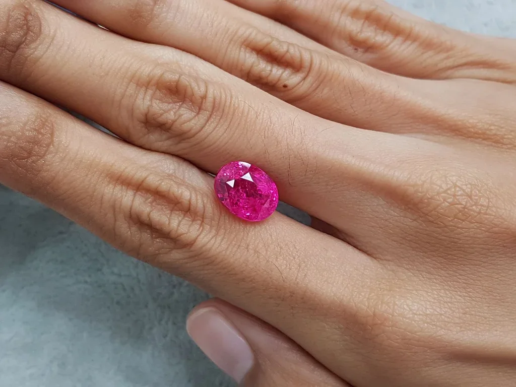 Neon pink Mahenge spinel in oval cut 6.06 ct, Tanzania Image №2