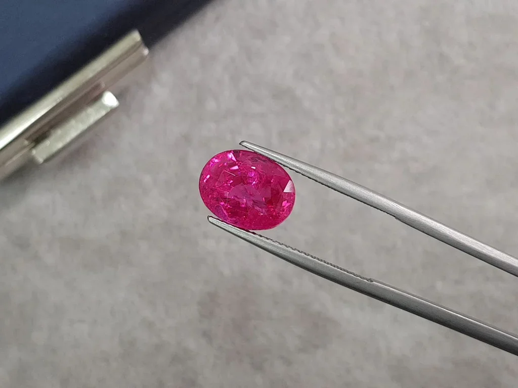 Neon pink Mahenge spinel in oval cut 6.06 ct, Tanzania Image №3