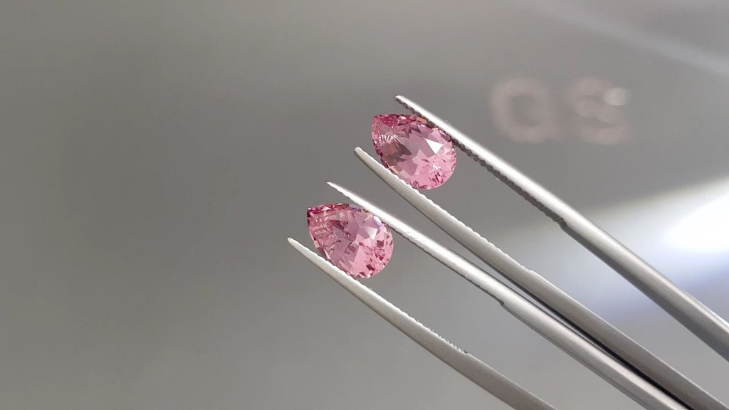 Pair of pink spinels 4.44 carats in pear cut from Tajikistan Image №3