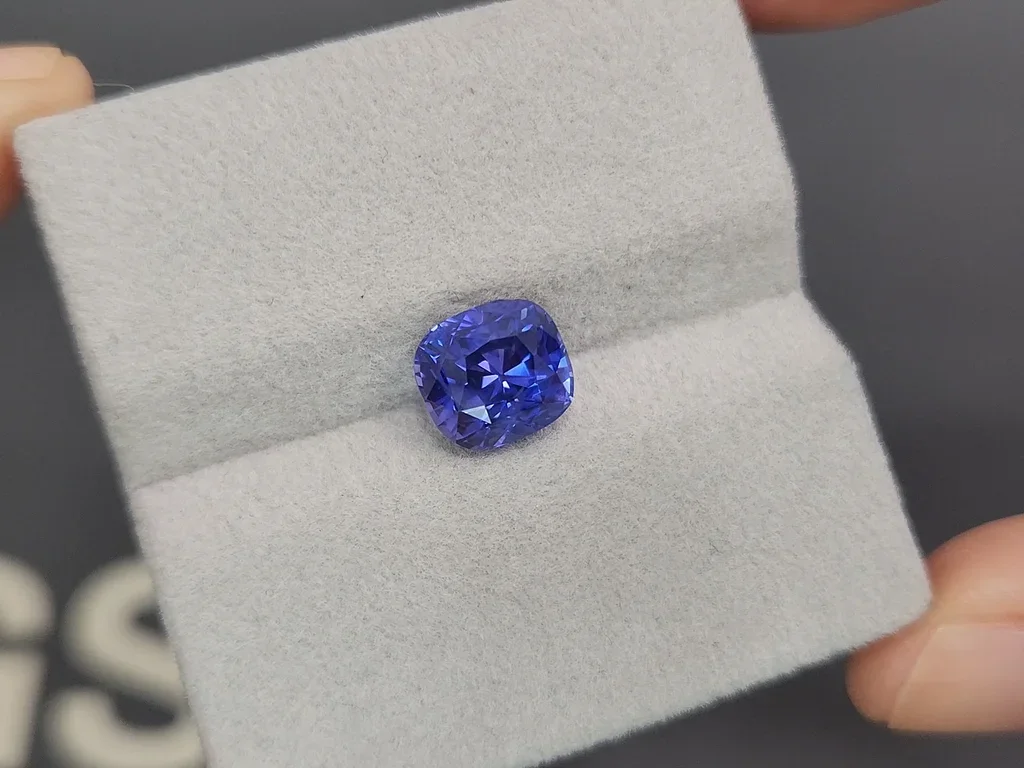 Zafiro de talla cojín sin calentar que cambia de color, 4,09 carats, Sri Lanka Image №5