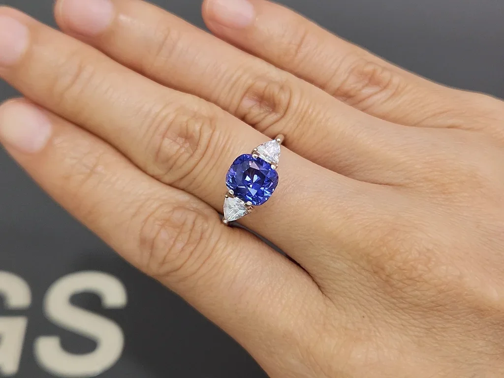 Zafiro de talla cojín sin calentar que cambia de color, 4,09 carats, Sri Lanka Image №7