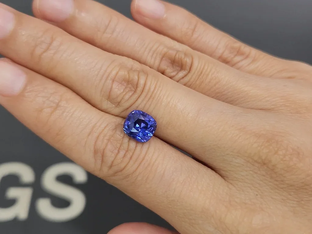 Zafiro de talla cojín sin calentar que cambia de color, 4,09 carats, Sri Lanka Image №2