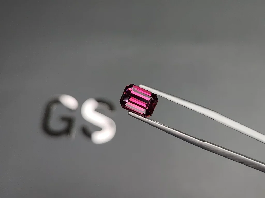 Garnet purple rhodolite octagon cut 3.32 carats, Africa Image №3