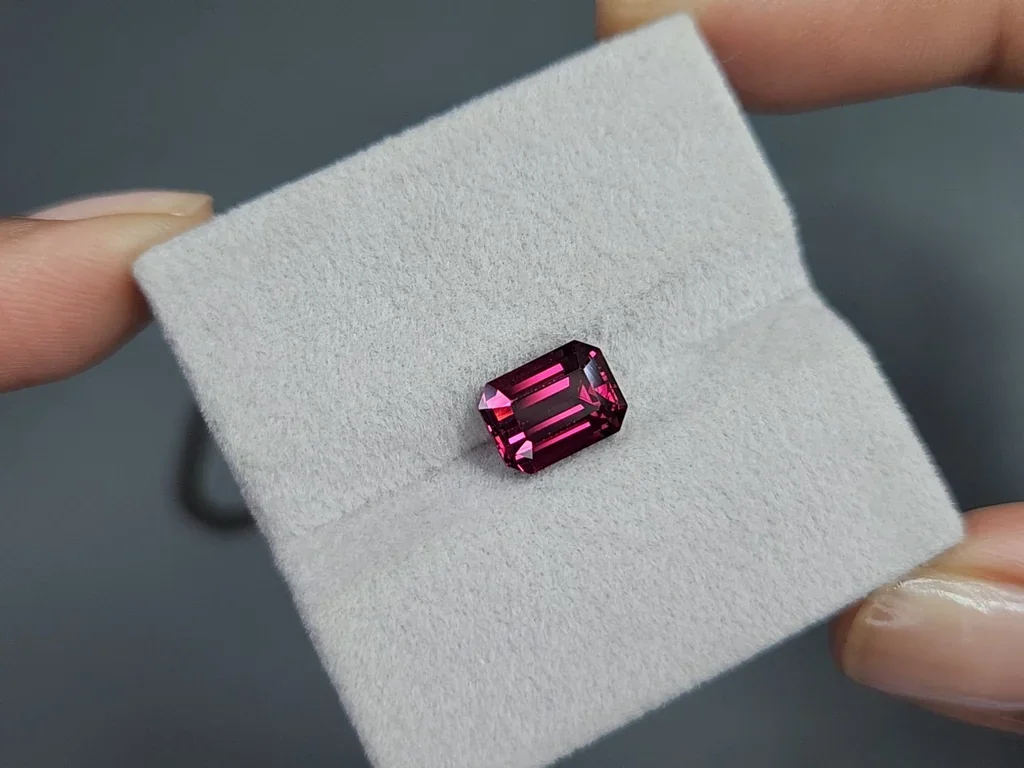 Garnet purple rhodolite octagon cut 3.32 carats, Africa Image №4