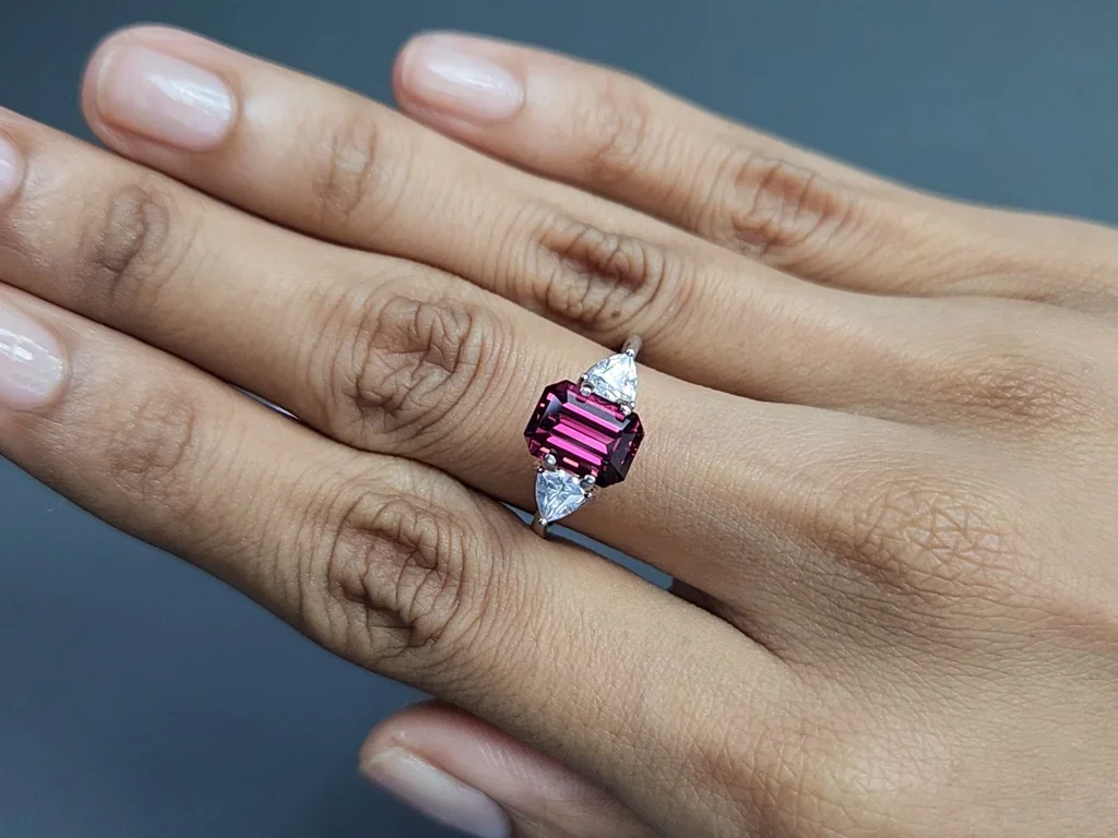 Garnet purple rhodolite octagon cut 3.32 carats, Africa Image №5