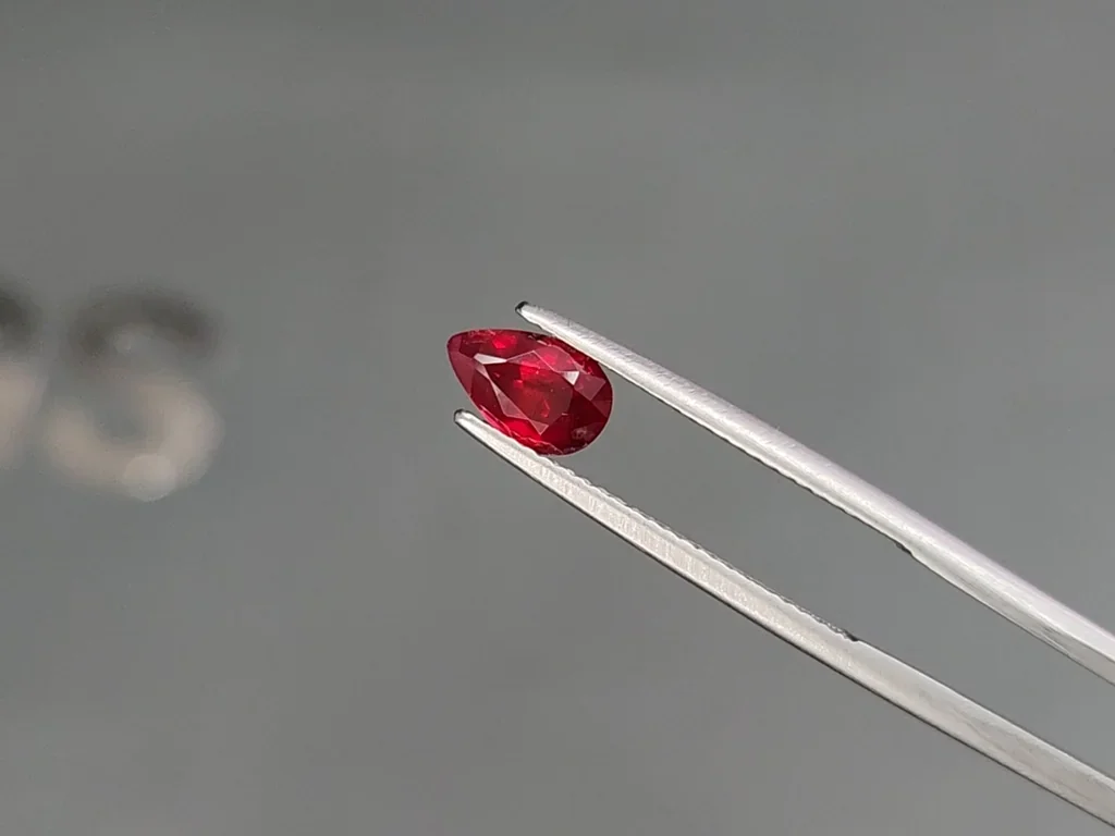 Unheated ruby Vivid Red pear cut 1.07 carats, Mozambique Image №3