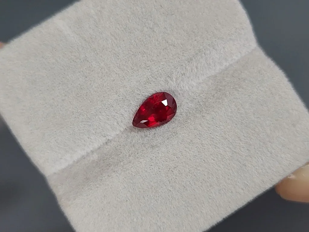 Unheated ruby Vivid Red pear cut 1.07 carats, Mozambique Image №4