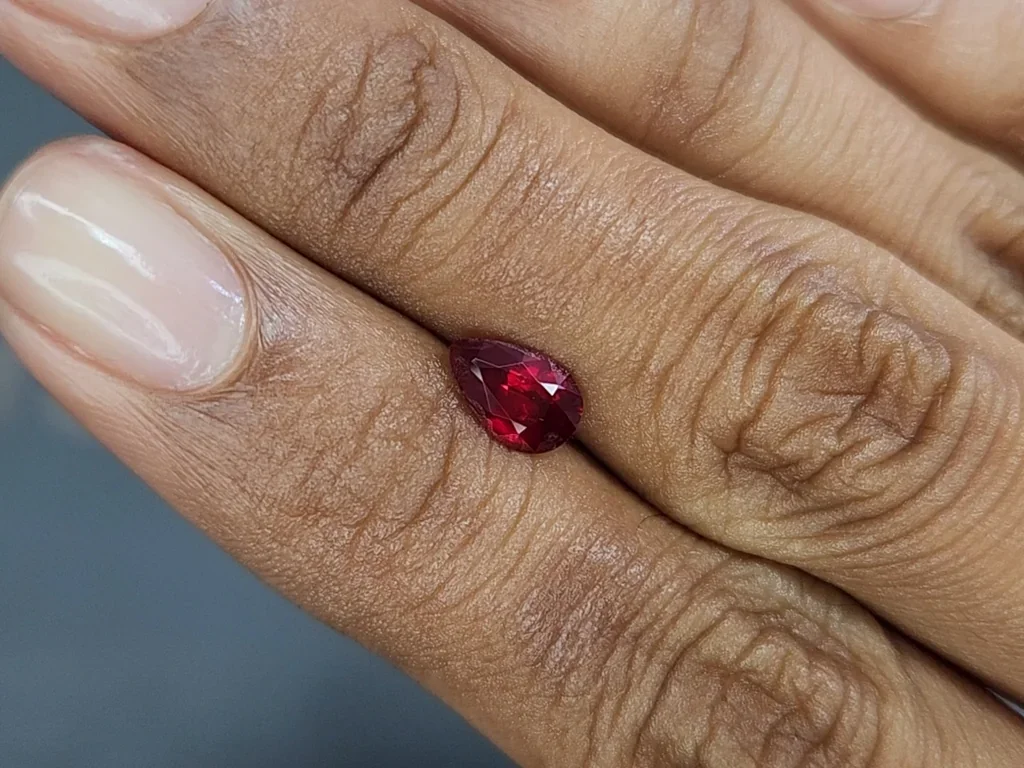 Unheated ruby Vivid Red pear cut 1.07 carats, Mozambique Image №2