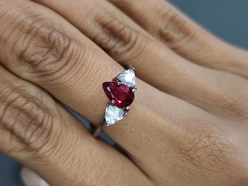 Unheated ruby Vivid Red pear cut 1.07 carats, Mozambique Image №5