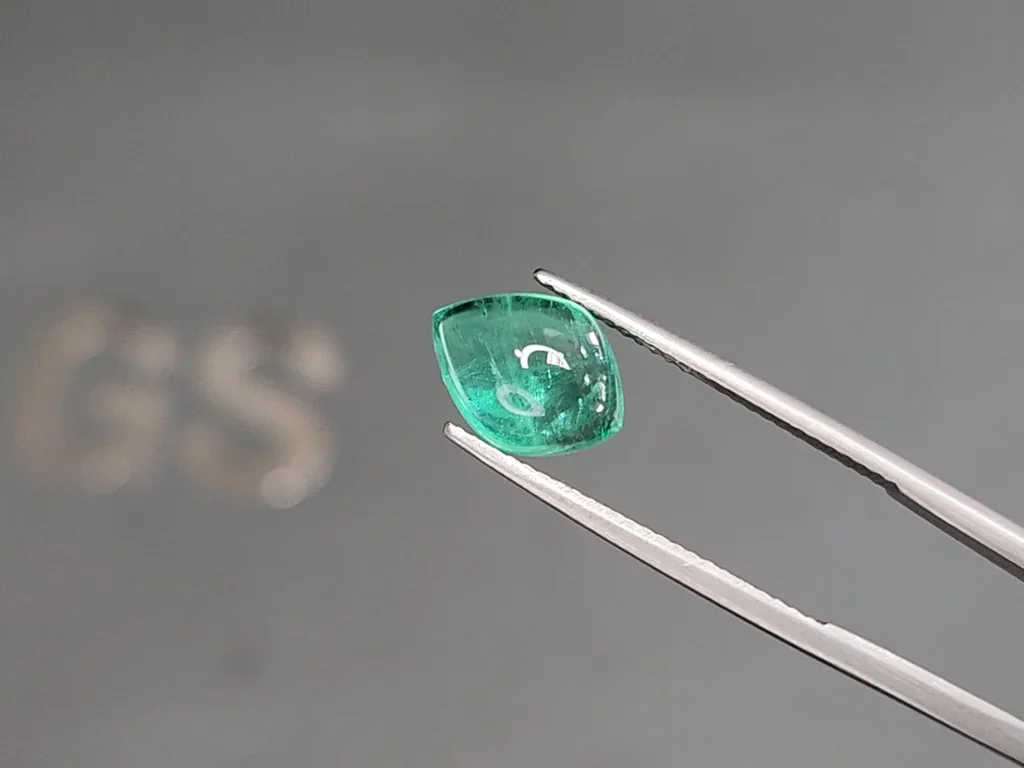 Emerald fancy cabochon cut 3.24 carats, Russia Image №3