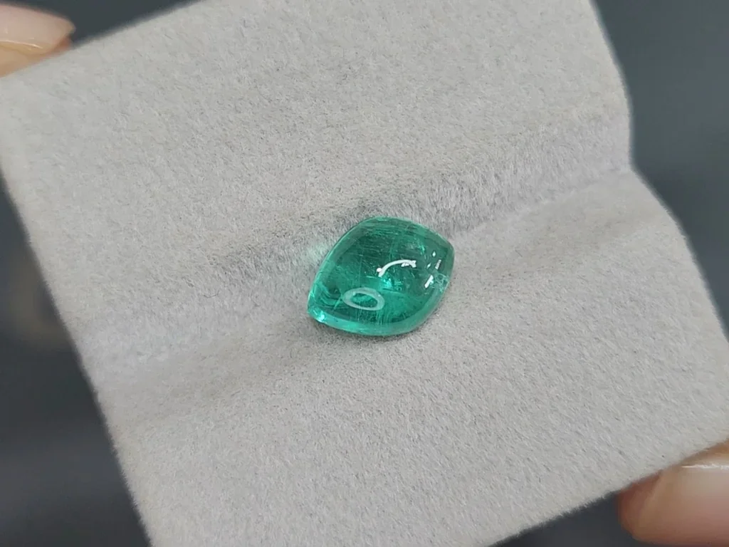 Emerald fancy cabochon cut 3.24 carats, Russia Image №4