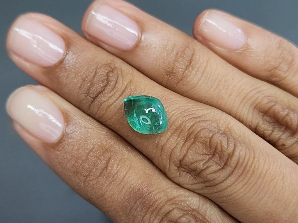 Emerald fancy cabochon cut 3.24 carats, Russia Image №2