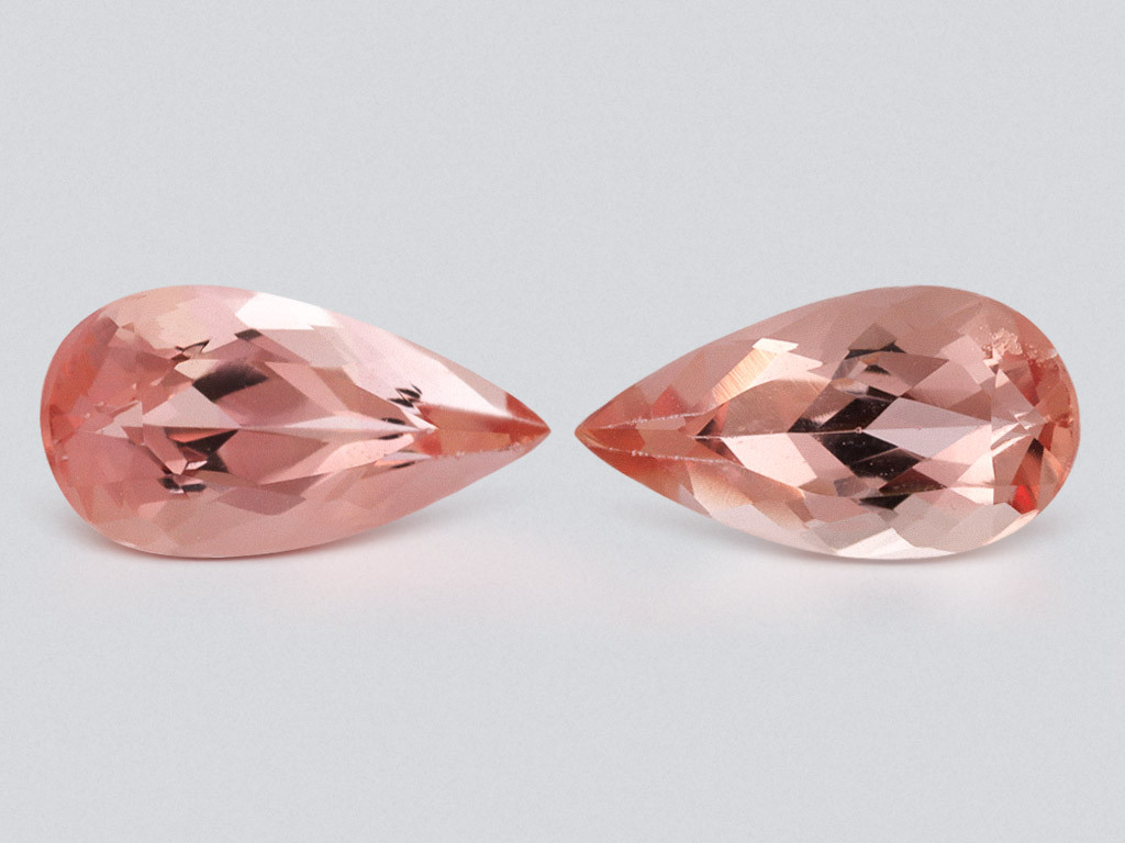 Une paire de topazes impériales taille poire de 1,58 carat, du Brésil Image №1