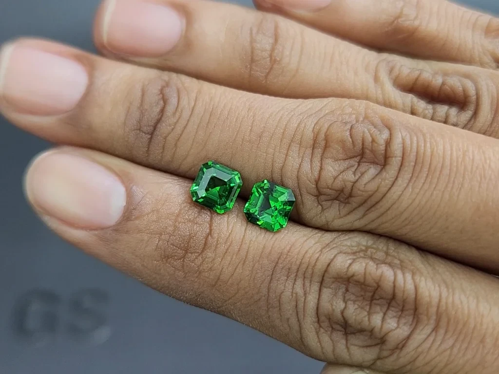 Paar  tsavorit-granate asscher-geschliffene 2,02 karat, Afrika Image №2