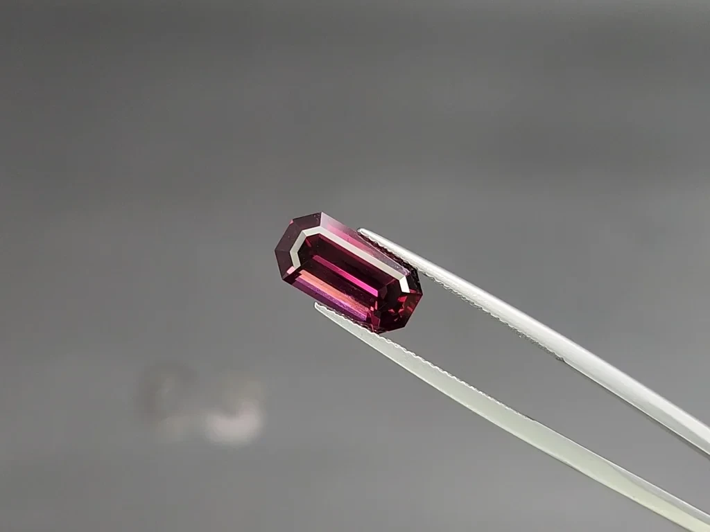 Rhodolite garnet octagon cut 4.16 carats, Madagascar Image №3