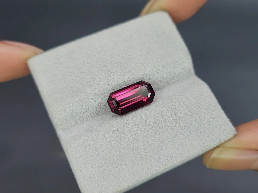 Rhodolite garnet octagon cut 4.16 carats, Madagascar Image №4