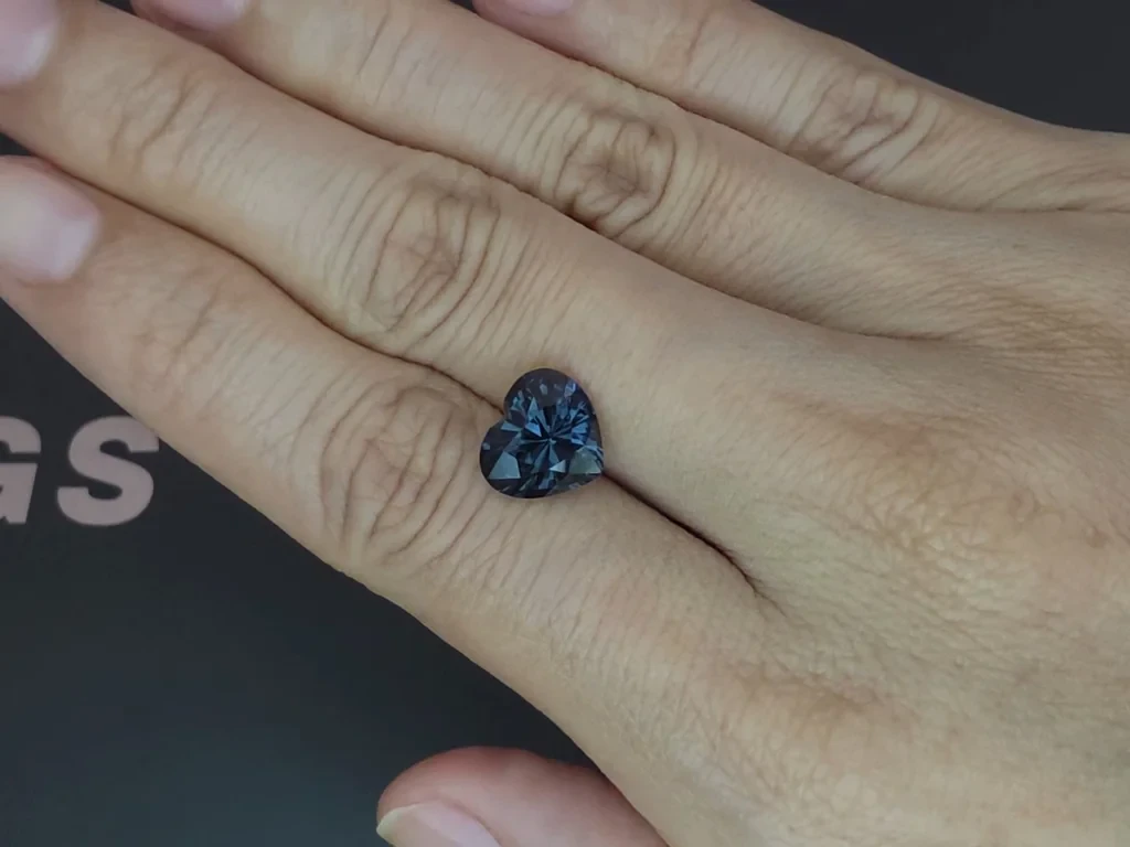Spinelle gris-bleu taillé en forme de cœur 3,65 carats, Tanzanie Image №2