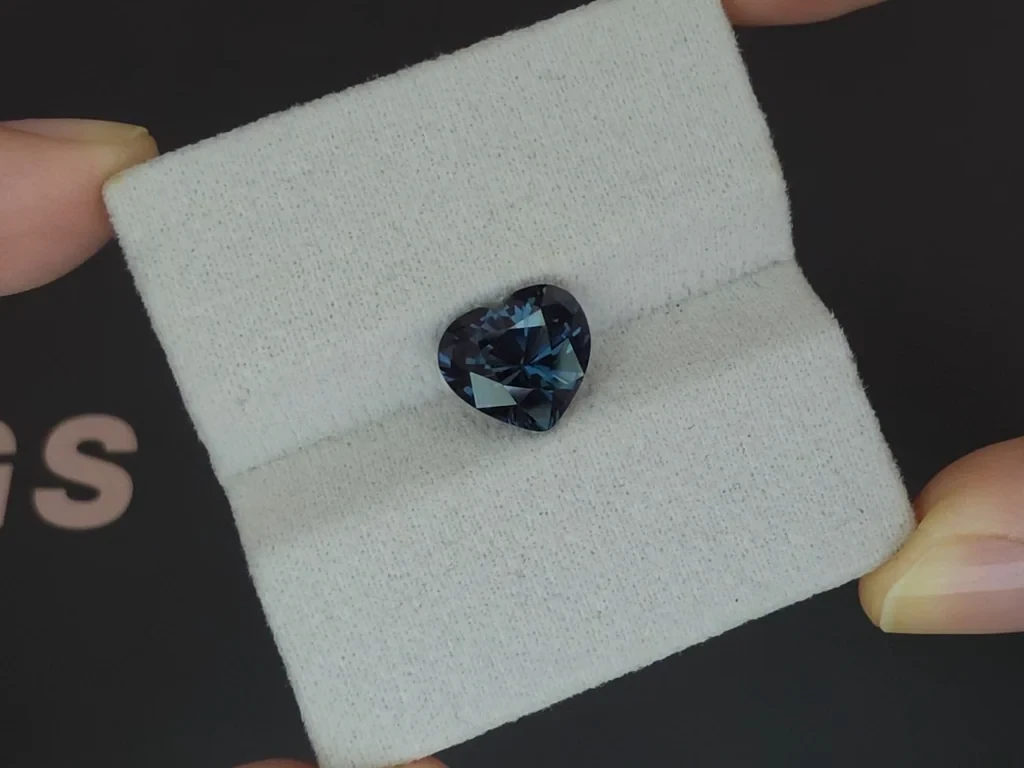 Spinelle gris-bleu taillé en forme de cœur 3,65 carats, Tanzanie Image №4