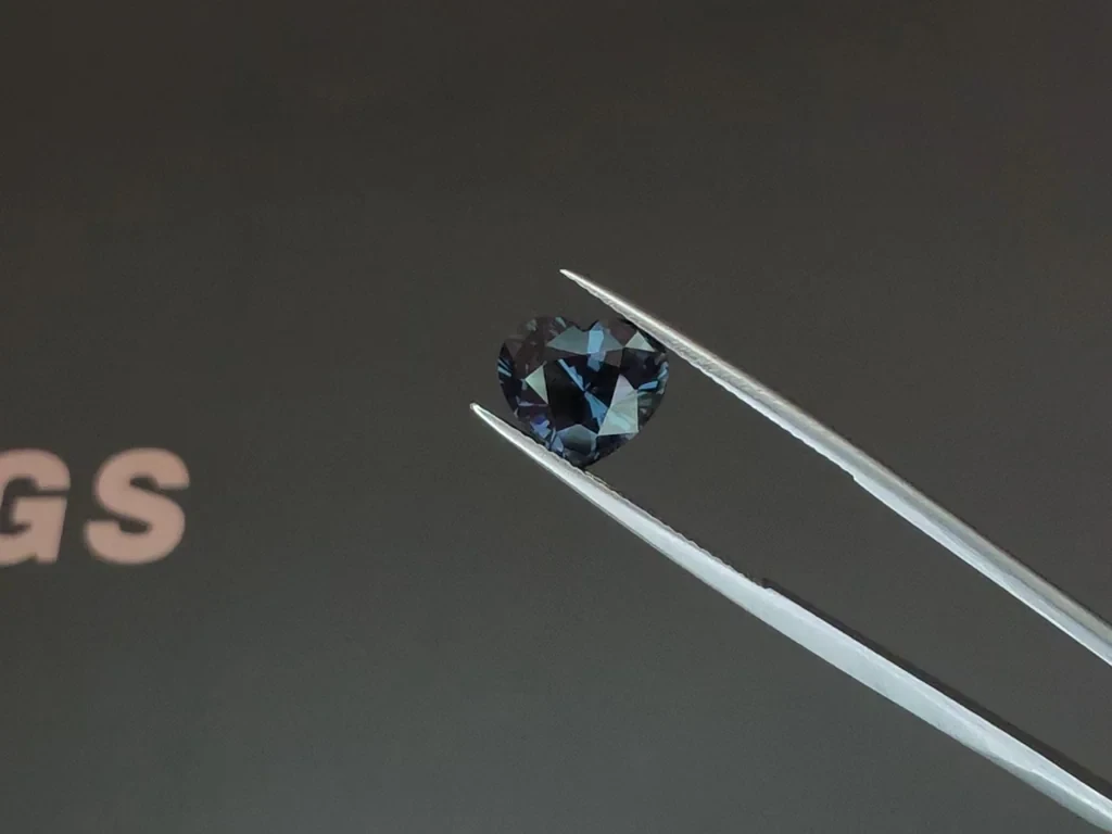 Spinelle gris-bleu taillé en forme de cœur 3,65 carats, Tanzanie Image №3