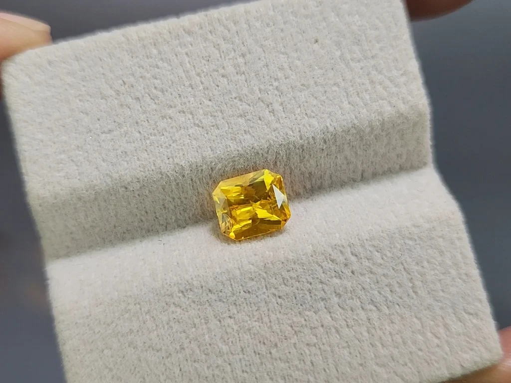 Saphir Leuchtend gelber radiant-schliff 1,64 karat, Sri Lanka Image №4