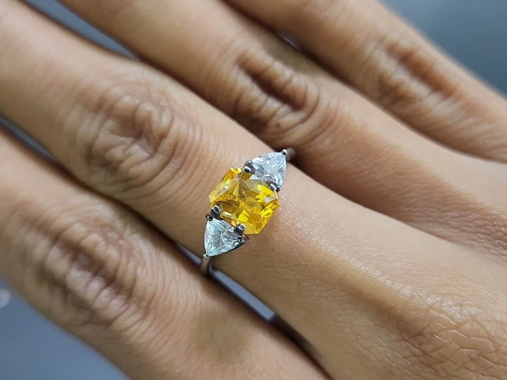 Saphir Leuchtend gelber radiant-schliff 1,64 karat, Sri Lanka Image №5