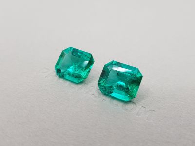 A pair of top quality Colombian emeralds, 11.01 ct, GRS photo