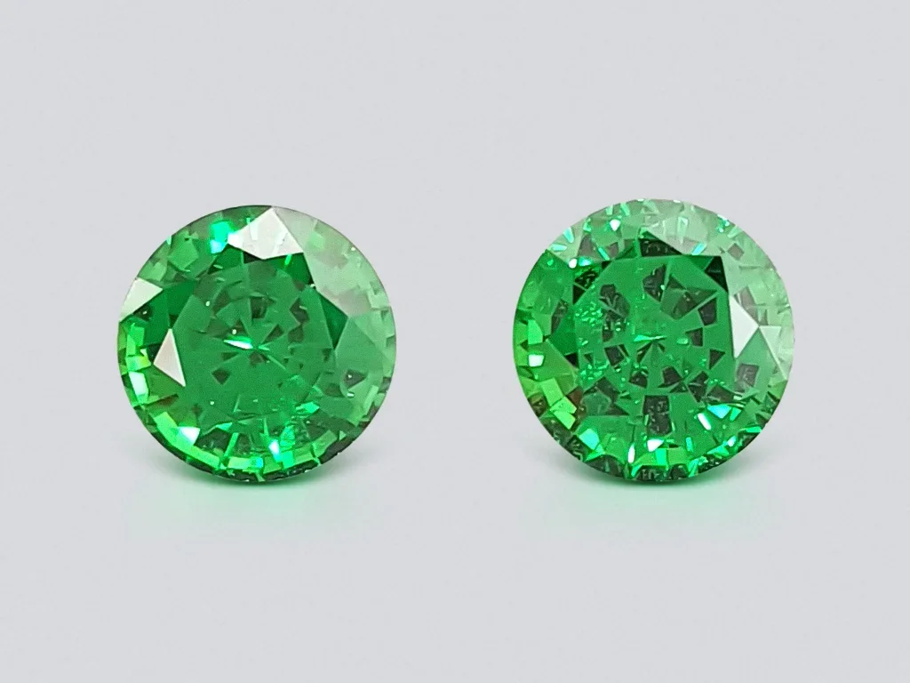 Pair of Vivid Green round cut tsavorites 1.21 carats, Tanzania Image №1