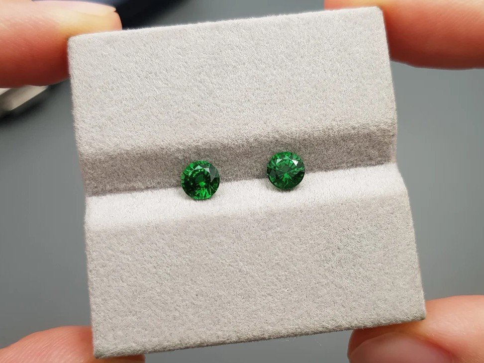 Pair of Vivid Green round cut tsavorites 1.21 carats, Tanzania Image №3