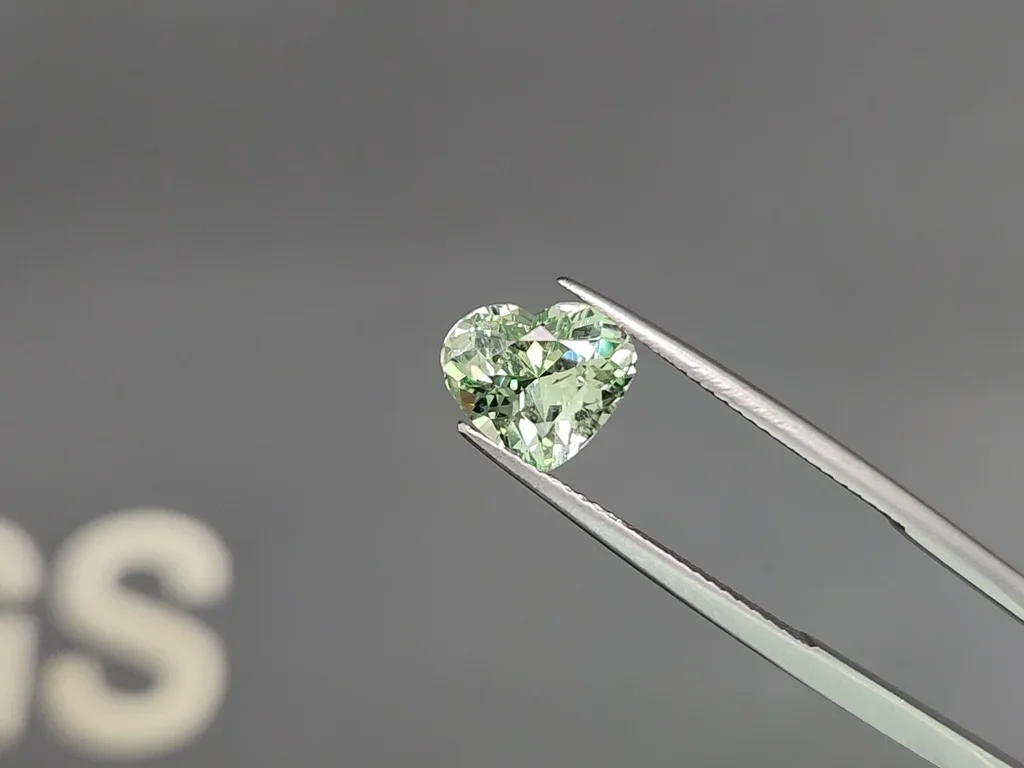 Menthe grossulaire coeur coupé 2,75 carats  Image №3