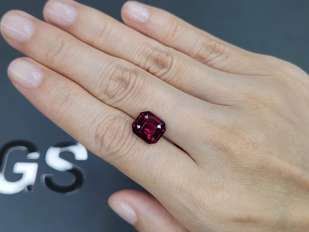 Rhodolite garnet octagon cut  6.29 carats, Tanzania Image №2